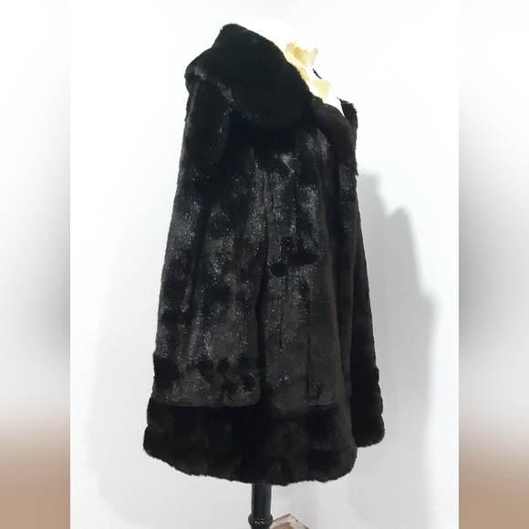 Upper Deck Vintage Faux Fur Coat - Picture 3 of 7